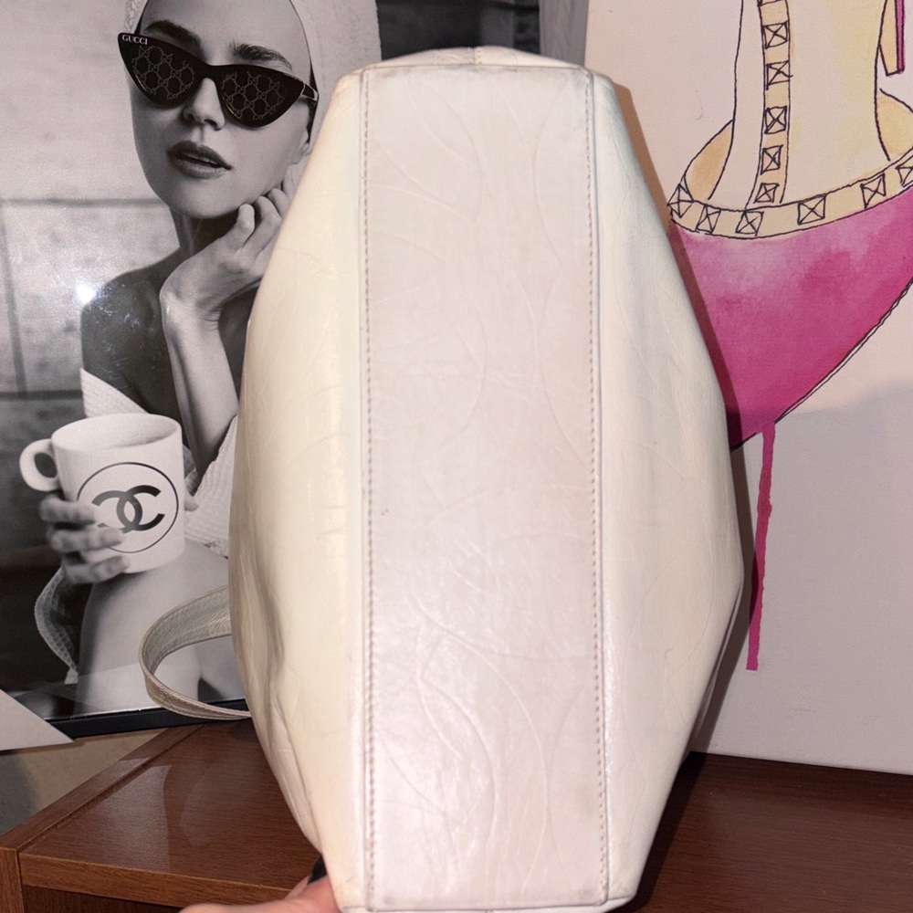Chanel leather White Women's Tote Bag - Picture 11 of 16